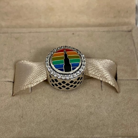 Pandora Chicago Rainbow City Exclusive Charm - Picture 4 of 6